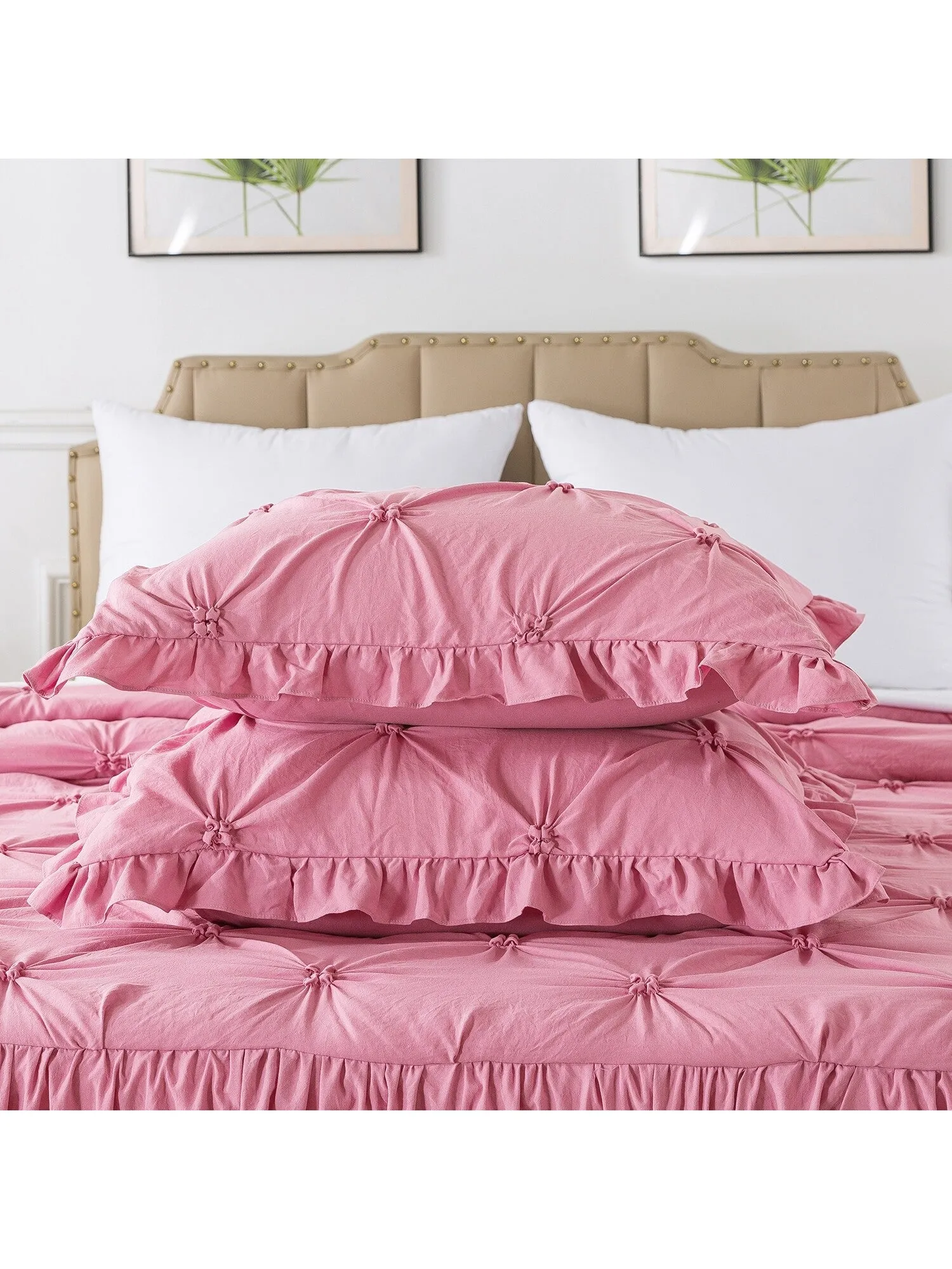 4/5 Piece Pintuck Ruffle Skirt Bedspread Set with a Fluffy Rug