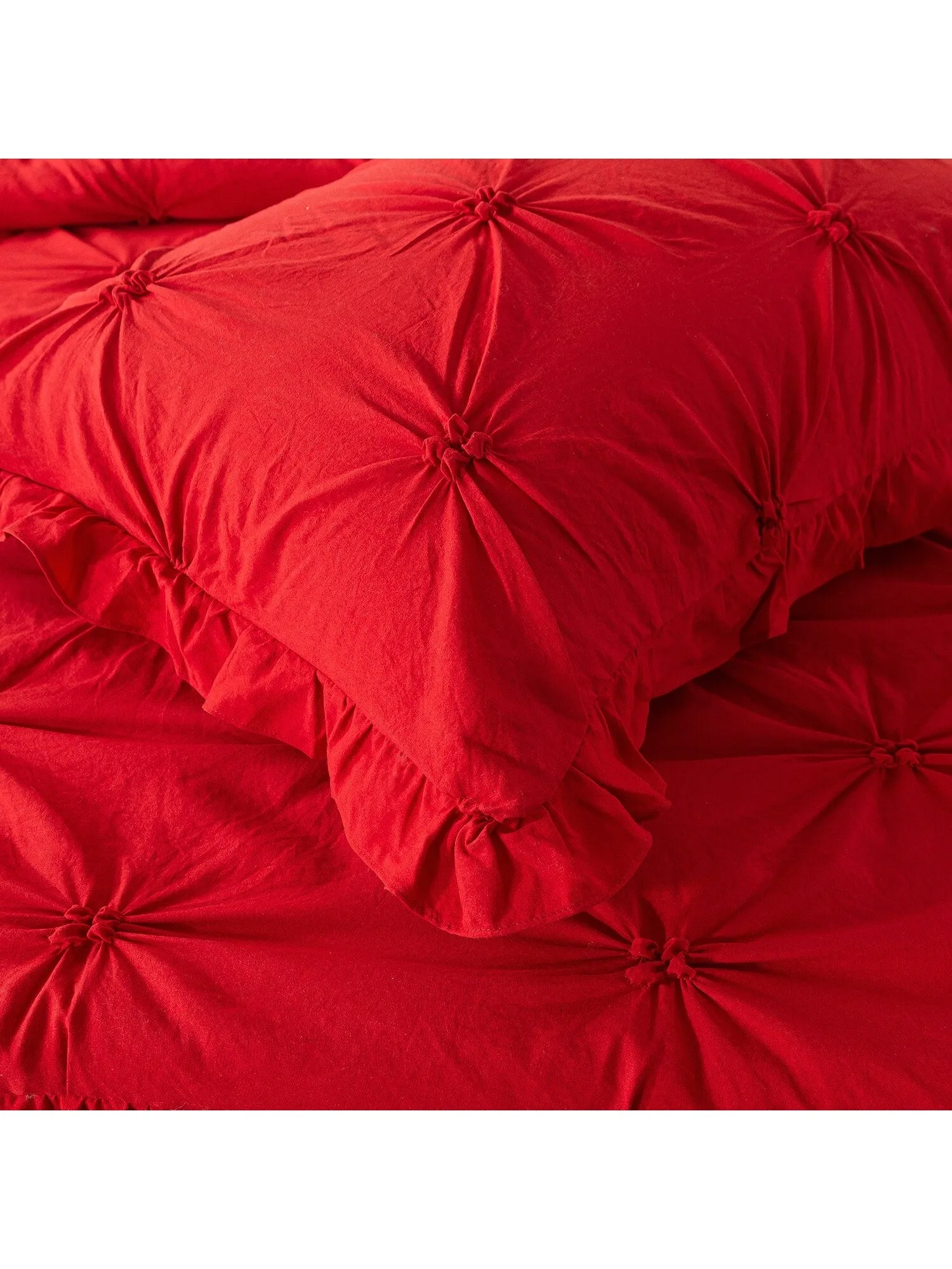 4/5 Piece Pintuck Ruffle Skirt Bedspread Set with a Fluffy Rug