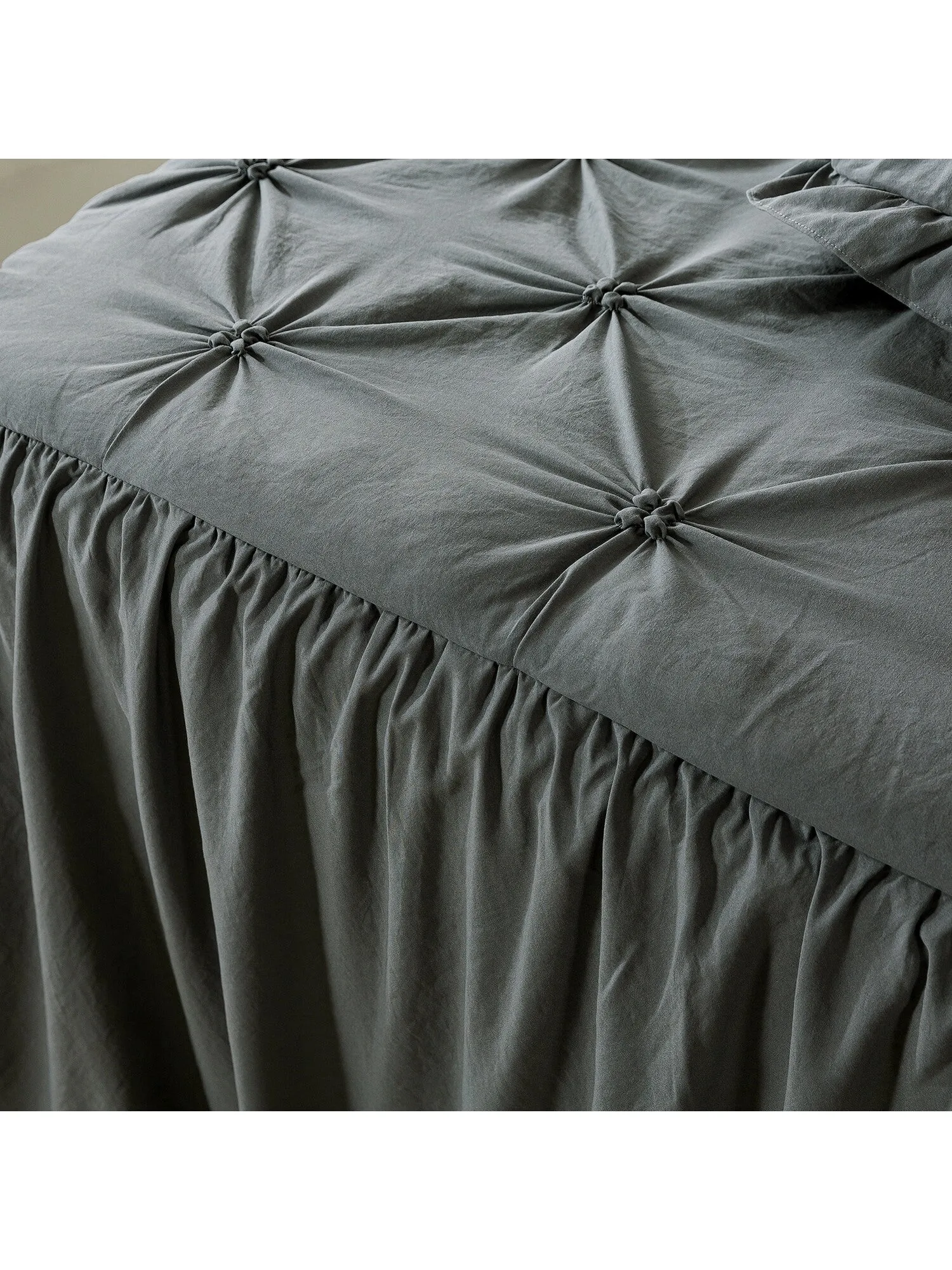 4/5 Piece Pintuck Ruffle Skirt Bedspread Set with a Fluffy Rug