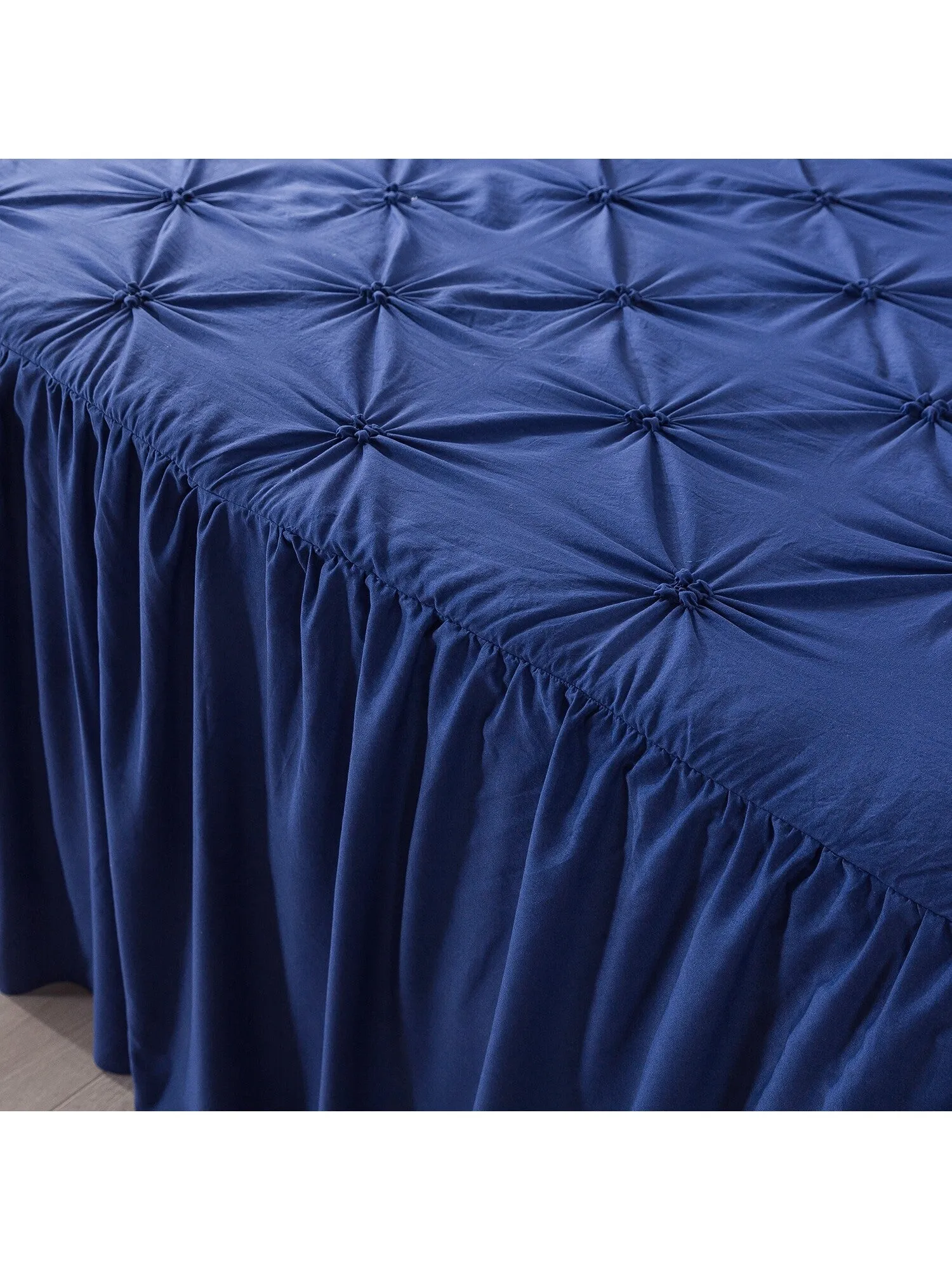 4/5 Piece Pintuck Ruffle Skirt Bedspread Set with a Fluffy Rug