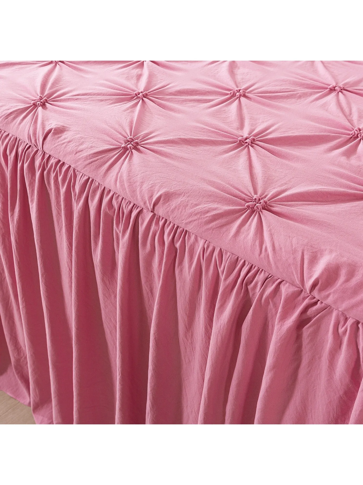 4/5 Piece Pintuck Ruffle Skirt Bedspread Set with a Fluffy Rug
