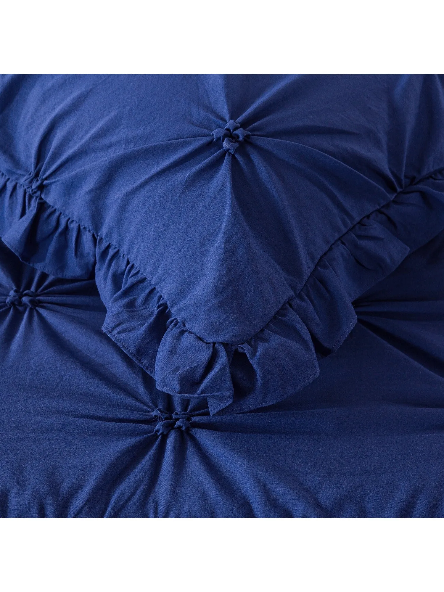 4/5 Piece Pintuck Ruffle Skirt Bedspread Set with a Fluffy Rug