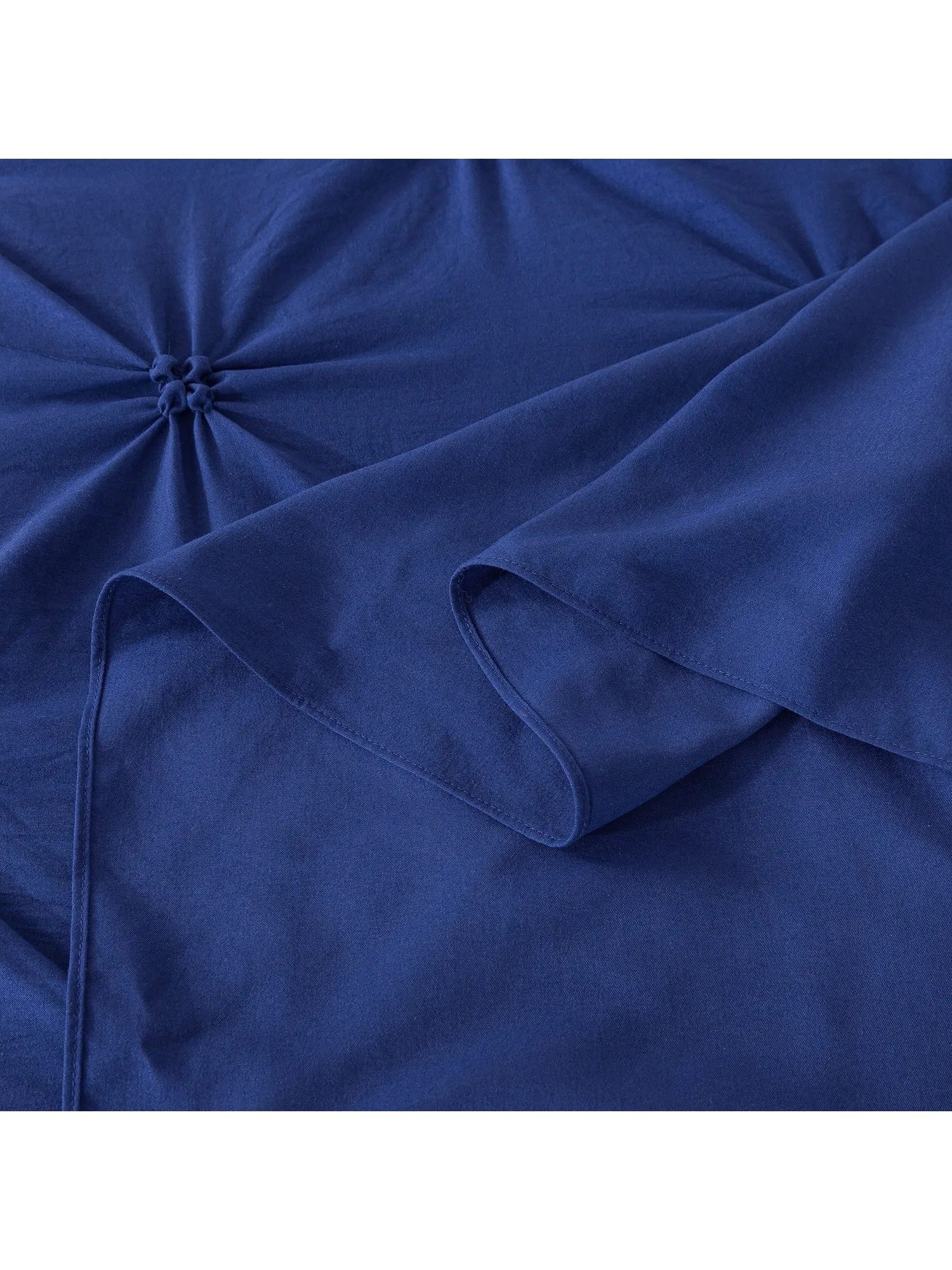 4/5 Piece Pintuck Ruffle Skirt Bedspread Set with a Fluffy Rug