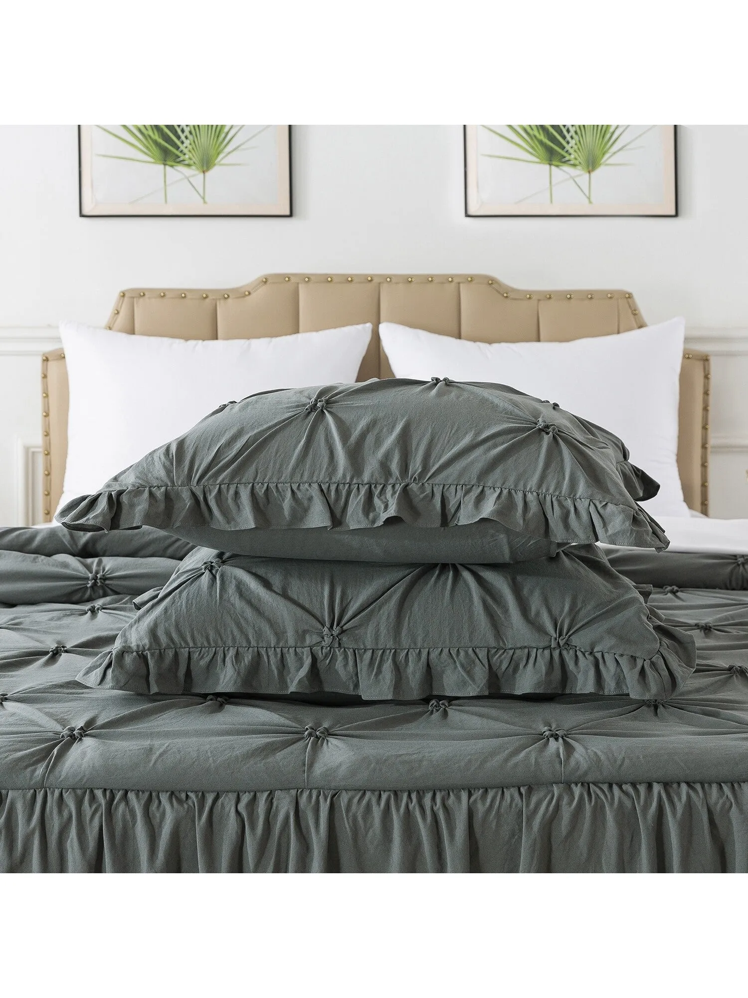4/5 Piece Pintuck Ruffle Skirt Bedspread Set with a Fluffy Rug